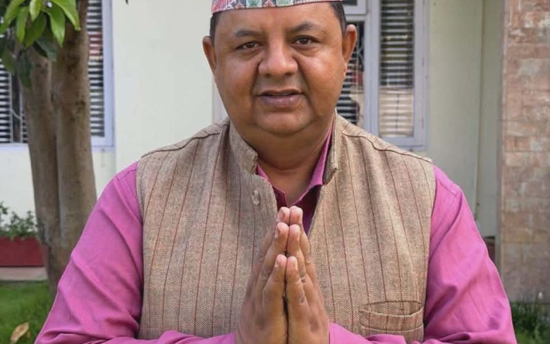 दस बुँदे प्रतिबद्धतासहित उत्सव इटेनीद्वारा अध्यक्ष पदमा उम्मेदवारी