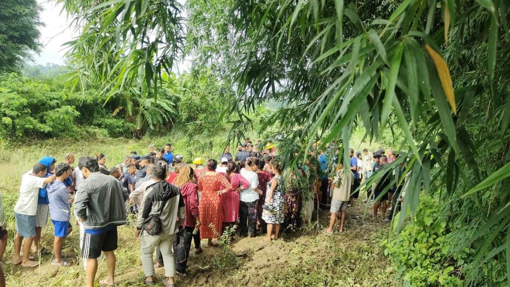 विद्यालयबाट घर फर्किँदै गरेका दुई अबोध छात्राको मृत्यु